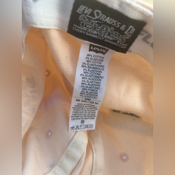 Levi's Light Tan Flexfit Cap - Picture 4 of 4